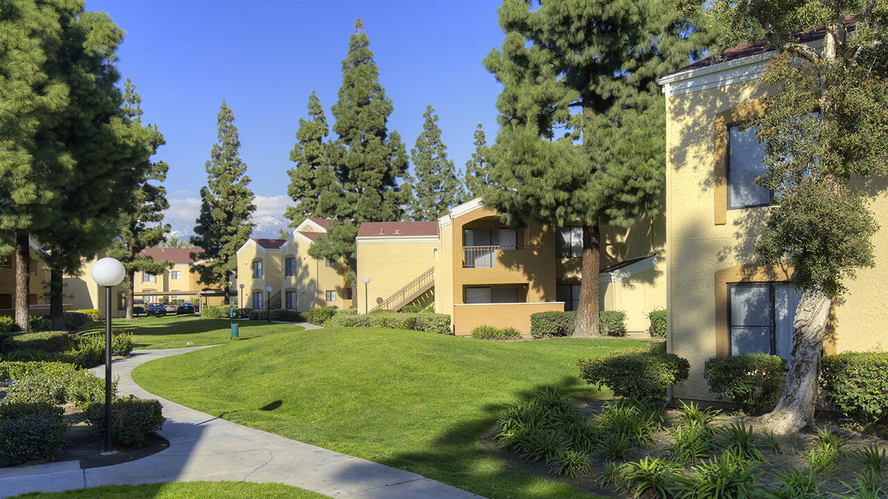 Estancia Apartments Neighborhood