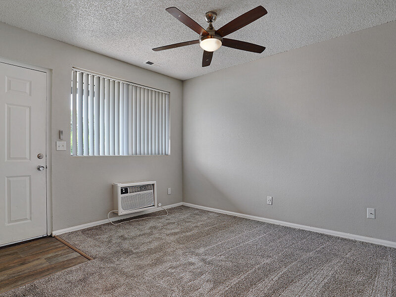 Living Room with Ceiling Fan | Sienna Place Apartments