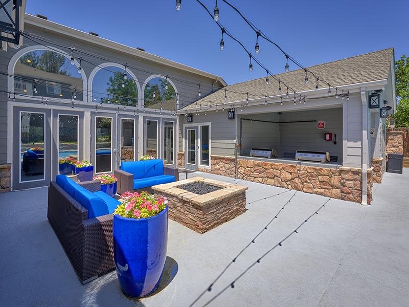Outdoor Seating | Echo Ridge at North Hills Apartments in Northglenn, CO