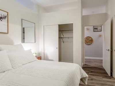 1 Bedroom | Closet | 582-599 sq ft