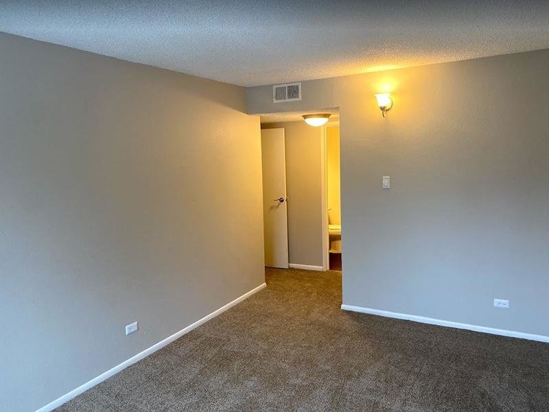 Room | Falcon Run Apartments in Englewood, CO
