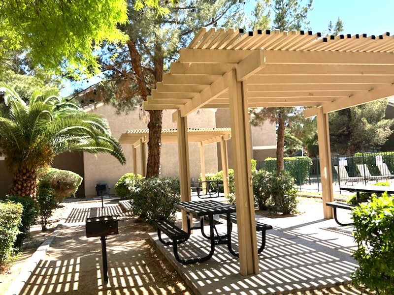 BBQ & Picnic Area | Brookstone Apartments