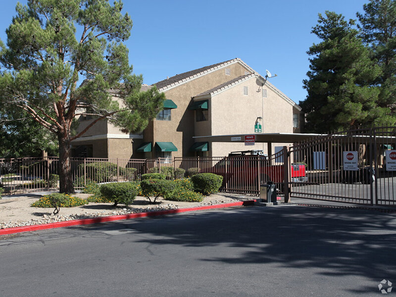 Exterior | Brookstone Apartments