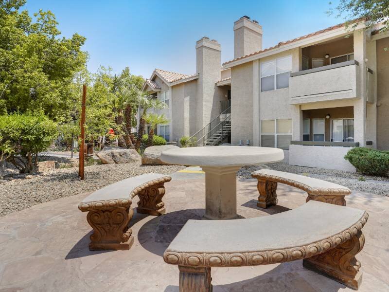 Picnic Tables | Towers at Tropicana