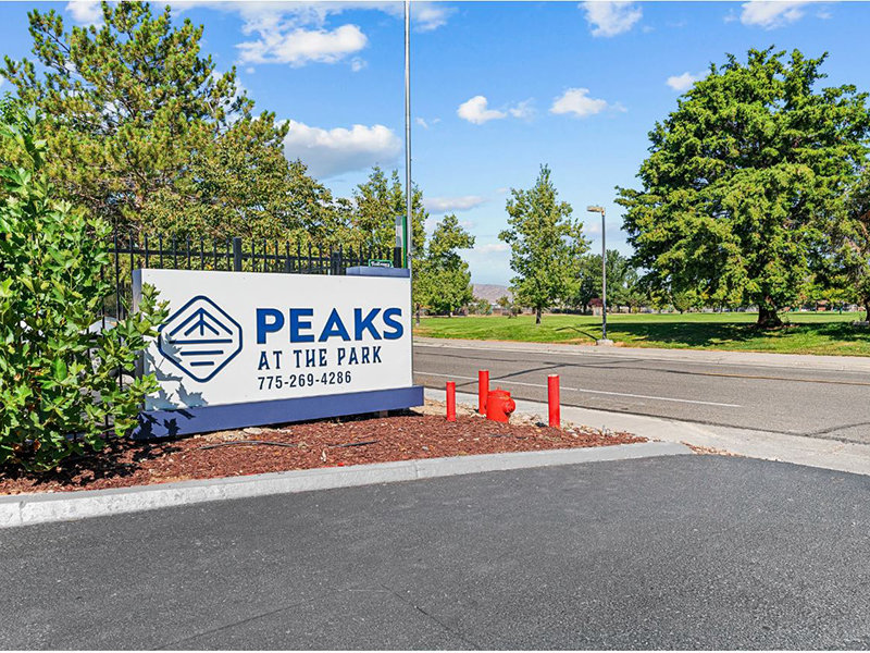 Monument Sign | Peaks at the Park