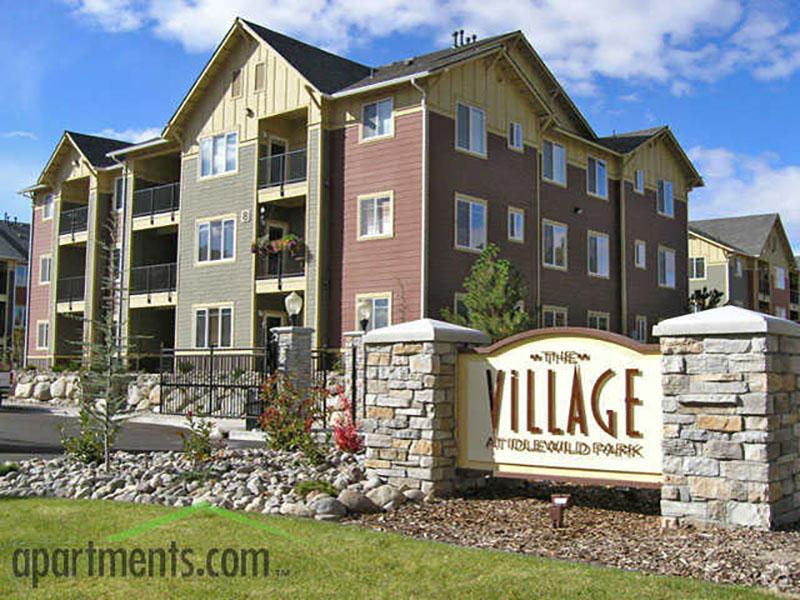Exterior Apartment View | The Village at Idlewild Park