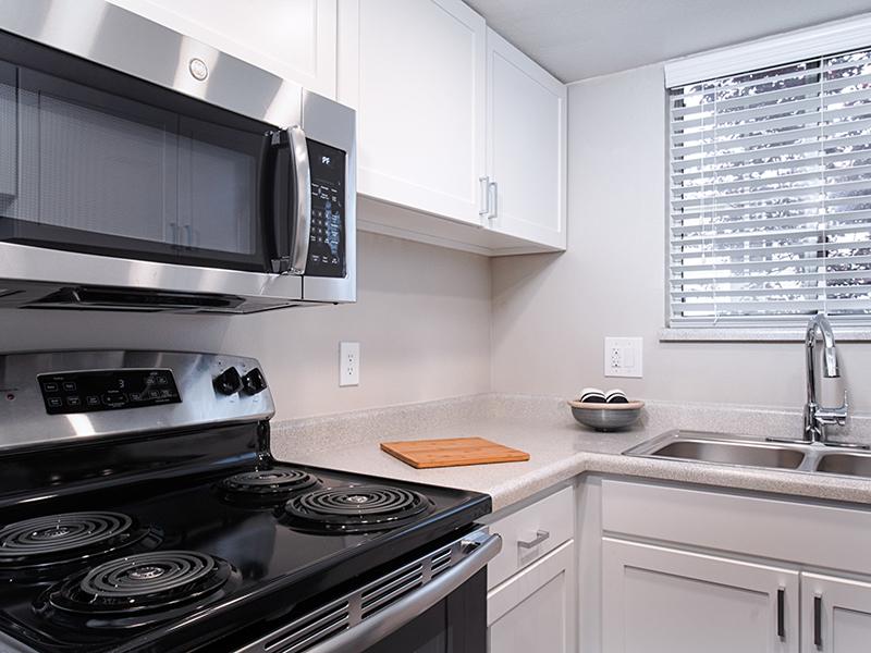 Fully Equipped Kitchen | Creekview Apartments in Midvale, UT