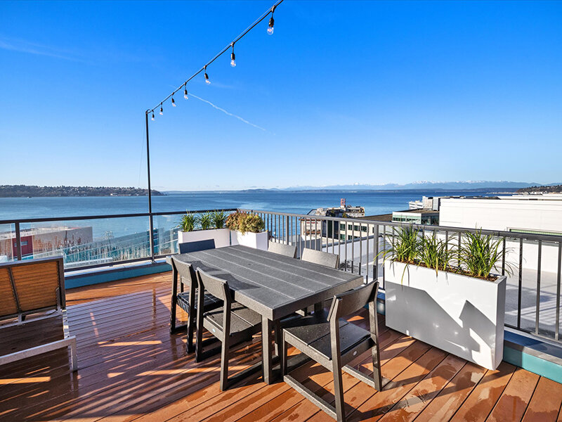 Rooftop Seating | Oceana Apartments