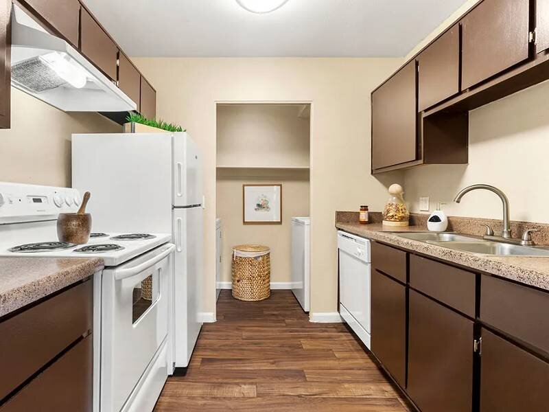Kitchen | Cobblestone Apartments