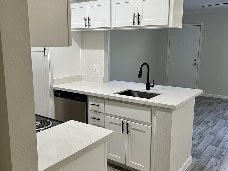 White Kitchen | Glenridge Apartments