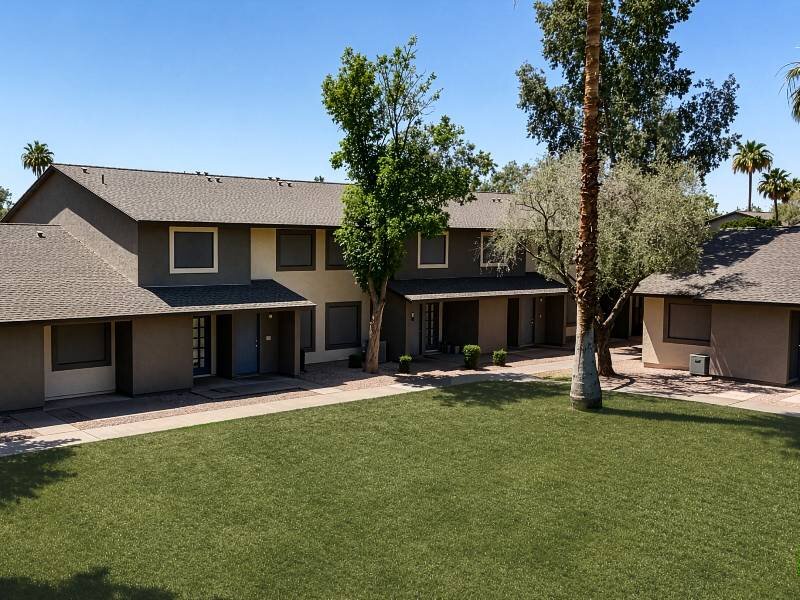 Apartment Exterior | Falcon Glen Apartments