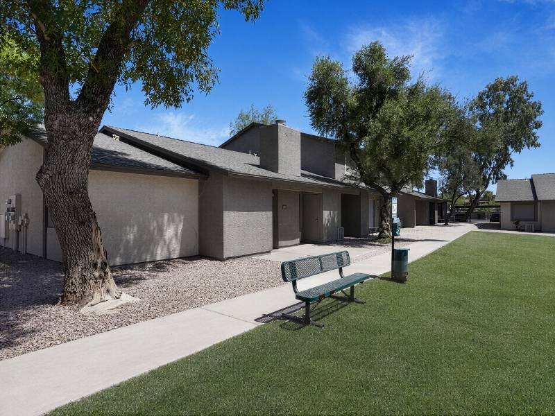 Building Exterior | Falcon Glen Apartments