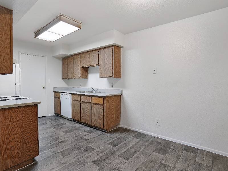 Kitchen | Falcon Glen Apartments
