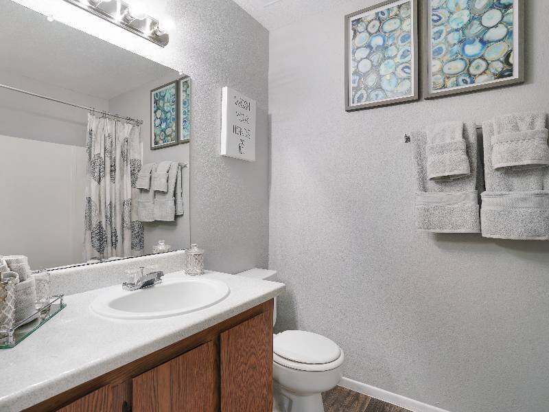 Model Bathroom | Falcon Glen Apartments