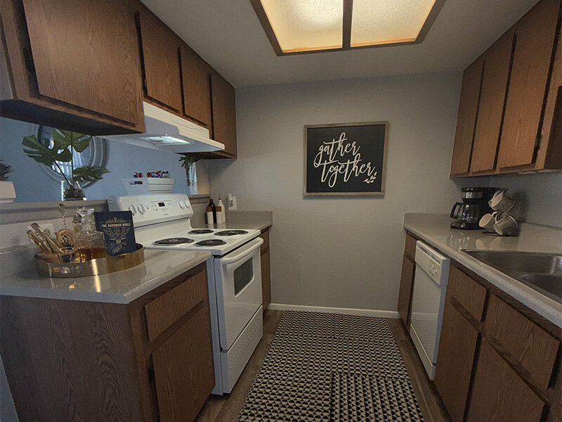 Kitchen | Falcon Glen Apartments