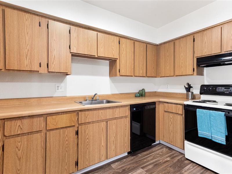 Great Kitchen | Portola West McDowell Apartments in Phoenix, AZ