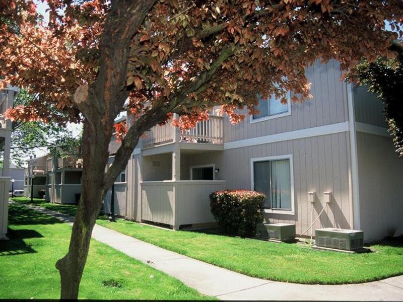 Apartments Near University of the Pacific | Riverbank Apartments