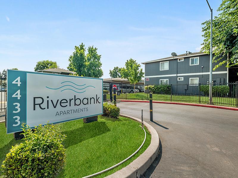 Welcome Sign | Riverbank Apartments
