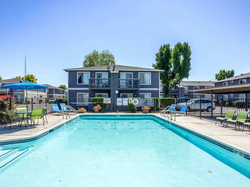 Apartments with a Swimming Pool | Riverbank Apartments