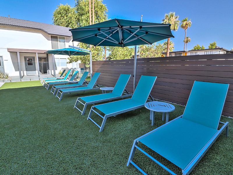 Pool Side Lounge | Plaza 550