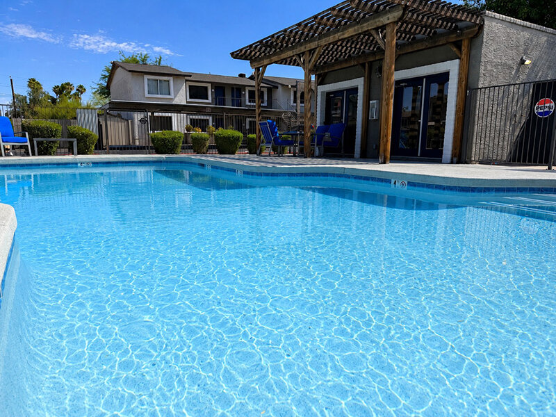 Apartment Complex with Pool | Seventeen 805