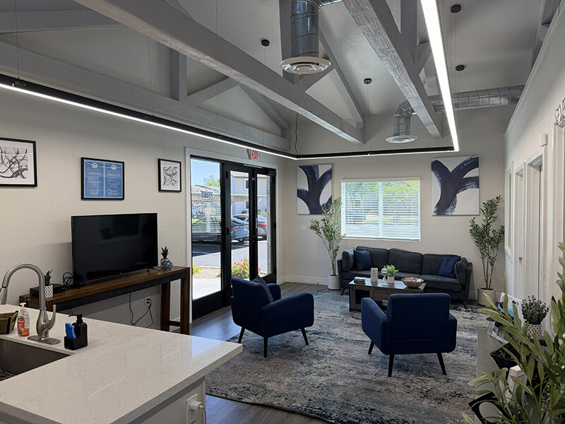 Clubhouse with Seating and Television | Seventeen 805