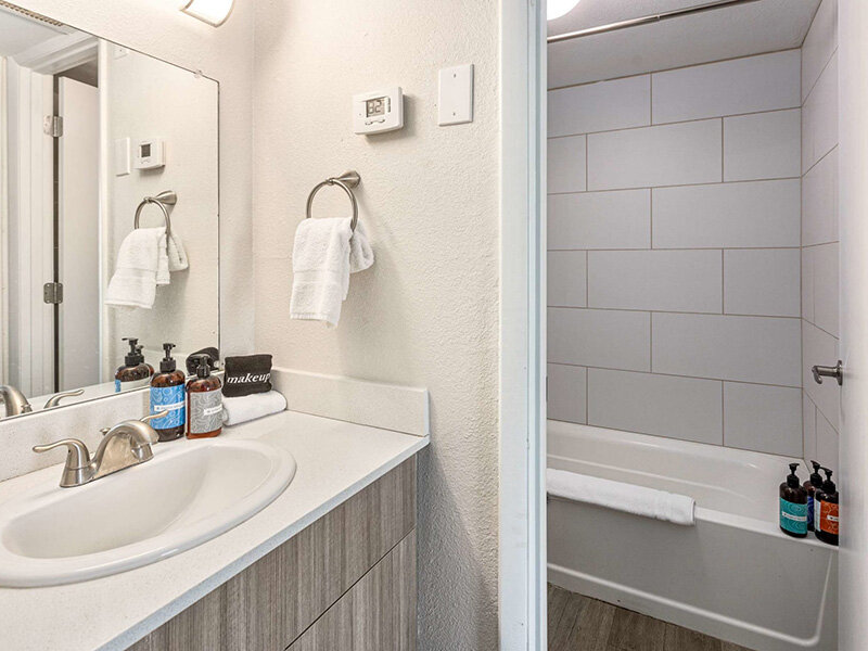 Interior Bathroom | Avalon