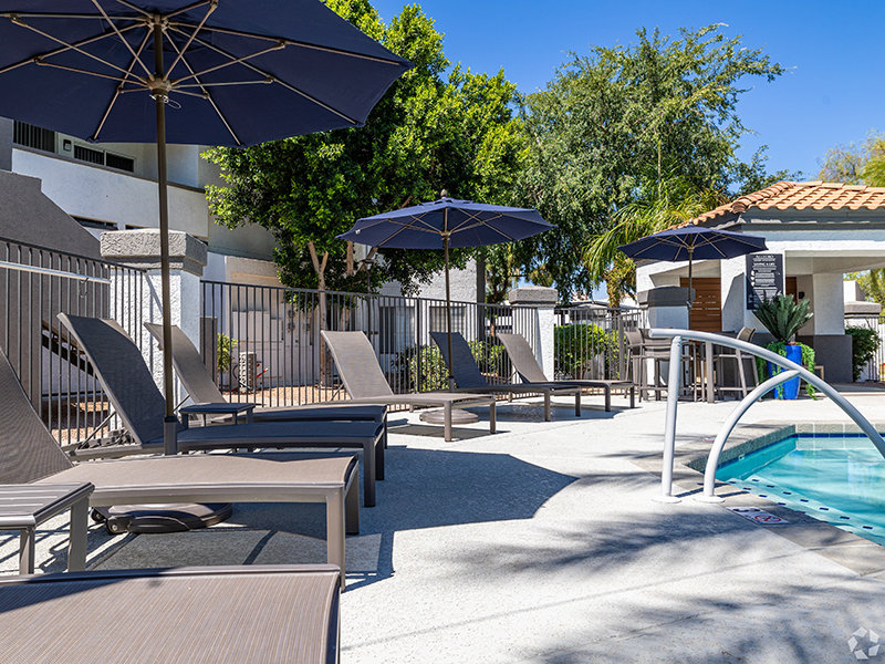 Pool Side Seating | Allegro Luxury Apartments