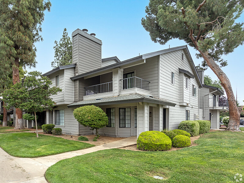 Apartment Exterior | The Springs Apartments