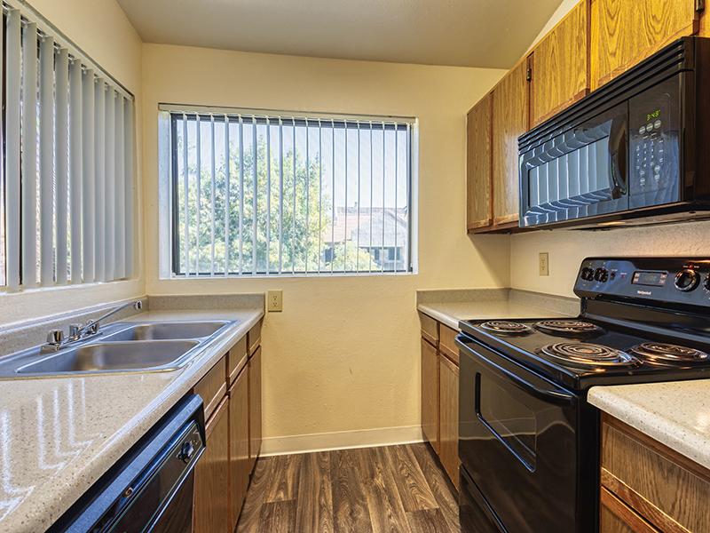 Kitchen with Windows | The Maddox Apartments