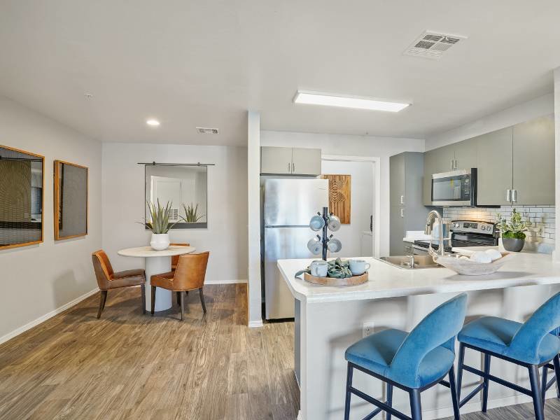 Dining Area & Kitchen | Sonoran Reserve