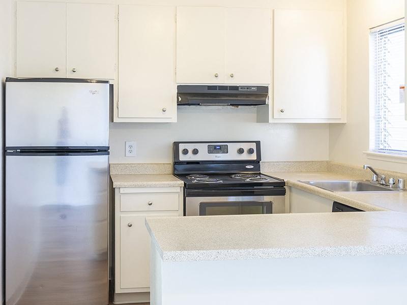 Kitchen | Newell Vista Apartments in Walnut Creek, CA