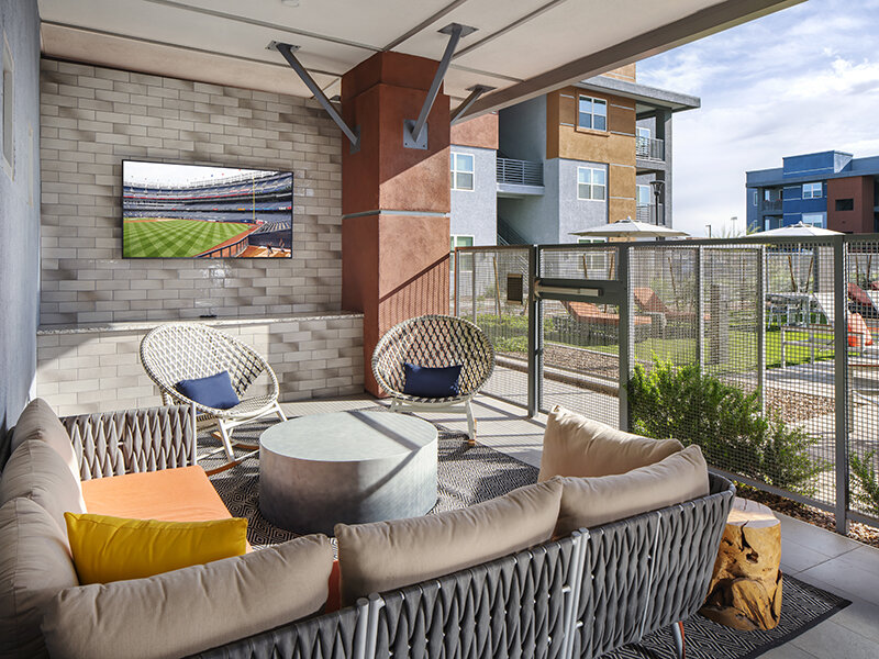 Clubhouse Patio | Copper Falls Apartments in Glendale, AZ