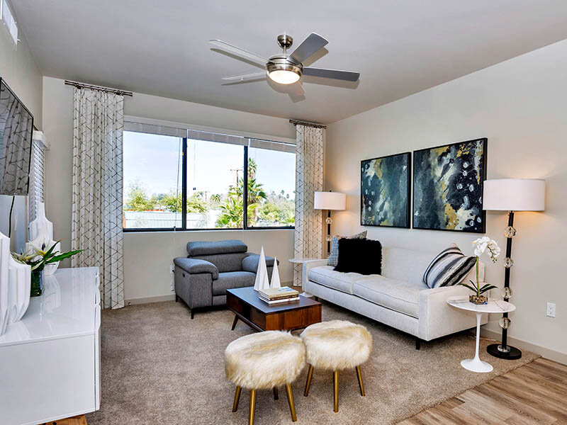 Living Room with Ceiling Fan | The Curve at Melrose Apartments in Phoenix, AZ