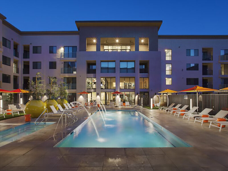 Outdoor Pool | The Curve at Melrose