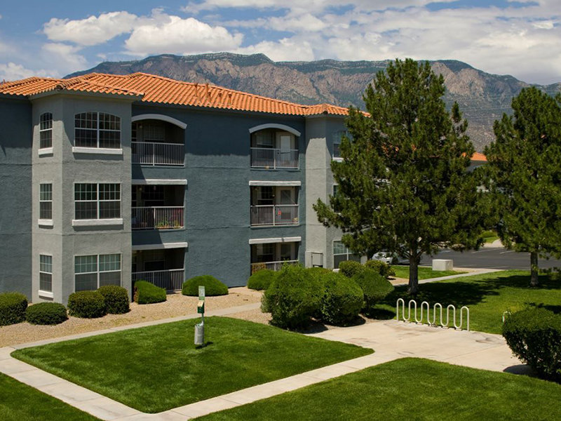 Apartment Exterior | La Ventana Apartments in Albuquerque, NM