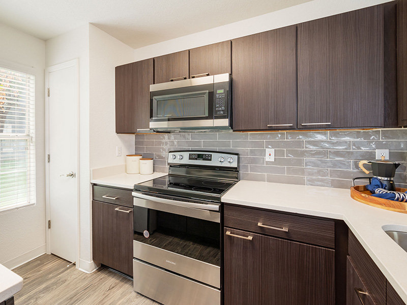 Fully Equipped Kitchen | La Ventana Apartments in Albuquerque, NM