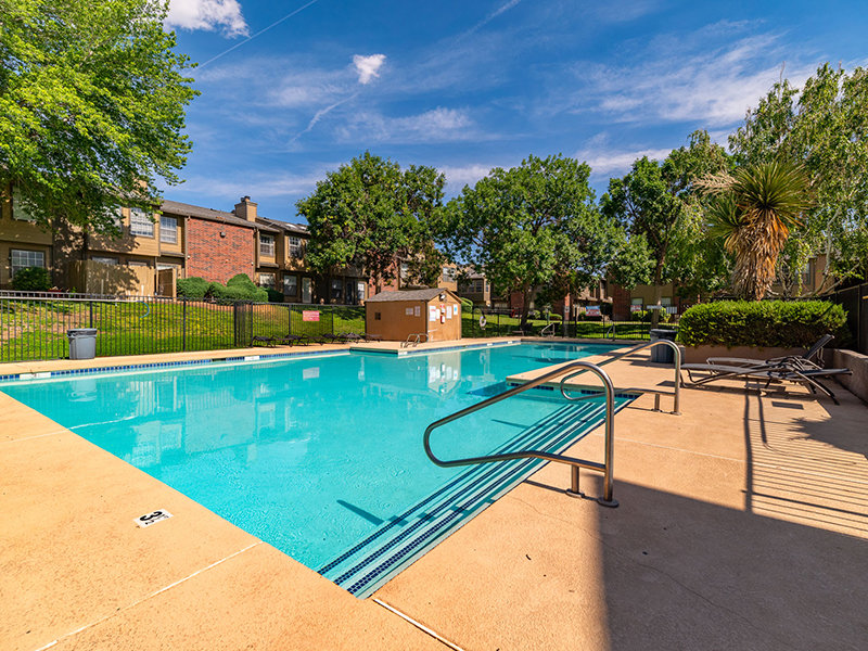 Apartments with 2 Pools | Oak Tree Park Apartments