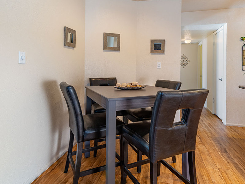 Dining Room | Oak Tree Park Apartments