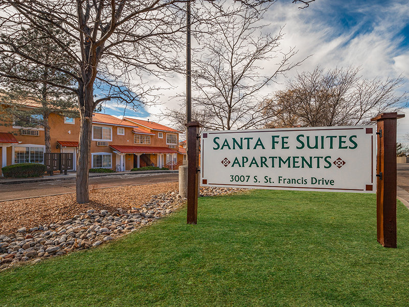 Monument Sign | The Santa Fe Suites