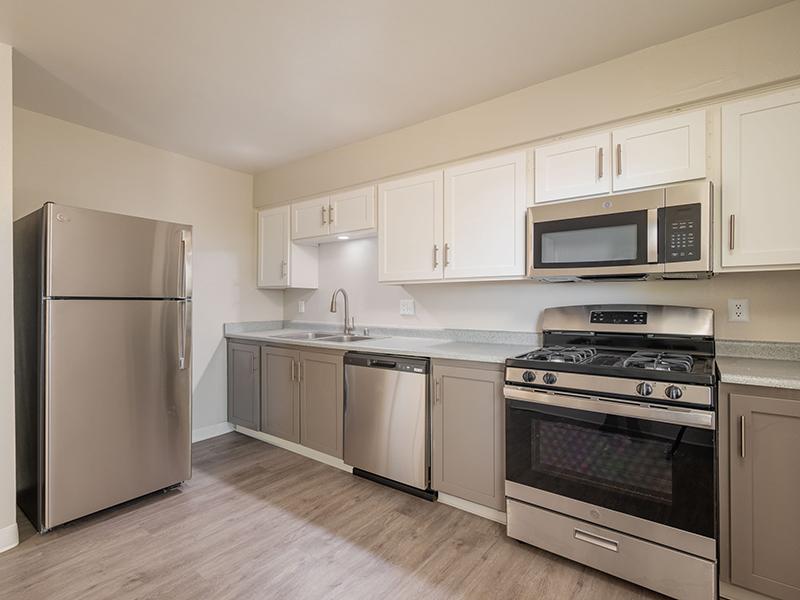 Fully Equipped Kitchen | River Rock Apartments in Albuquerque, NM