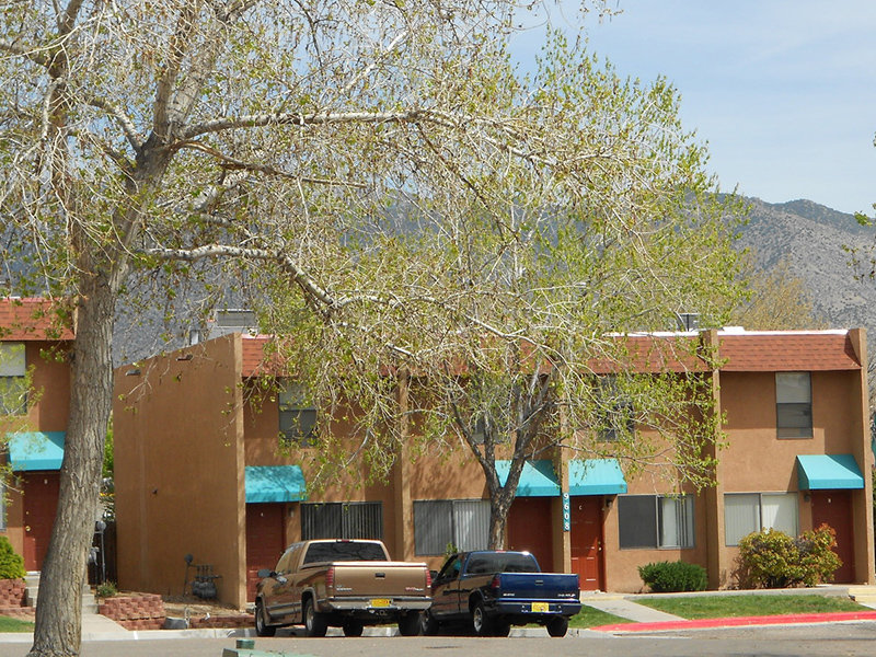 Exterior | Spain Townhomes in Albuquerque, NM