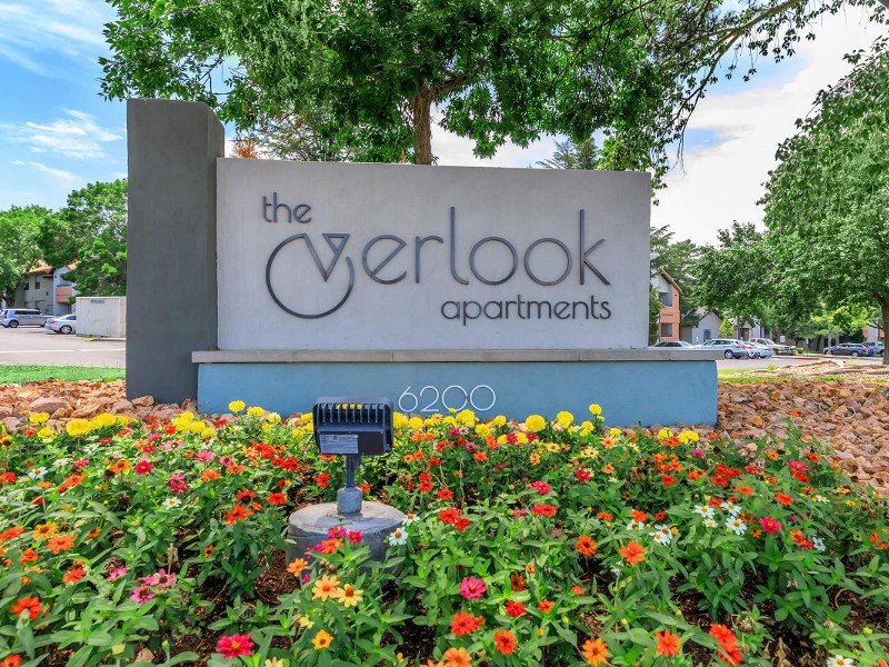Monument Sign | The Overlook Apartments
