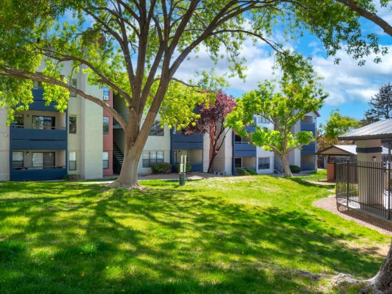 Exterior | The Overlook Apartments in Albuquerque, NM