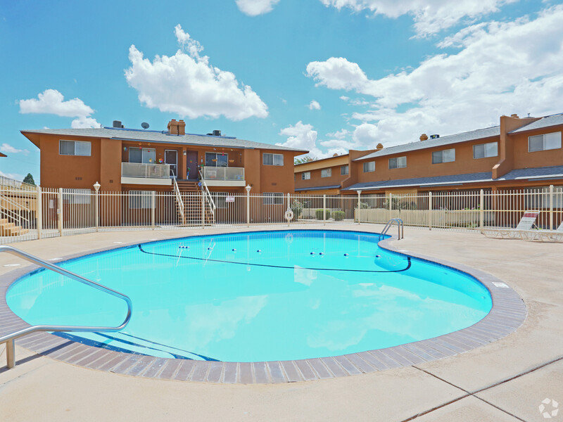 Swimming Pool | Chelsea Village Apartments in Albuquerque, NM