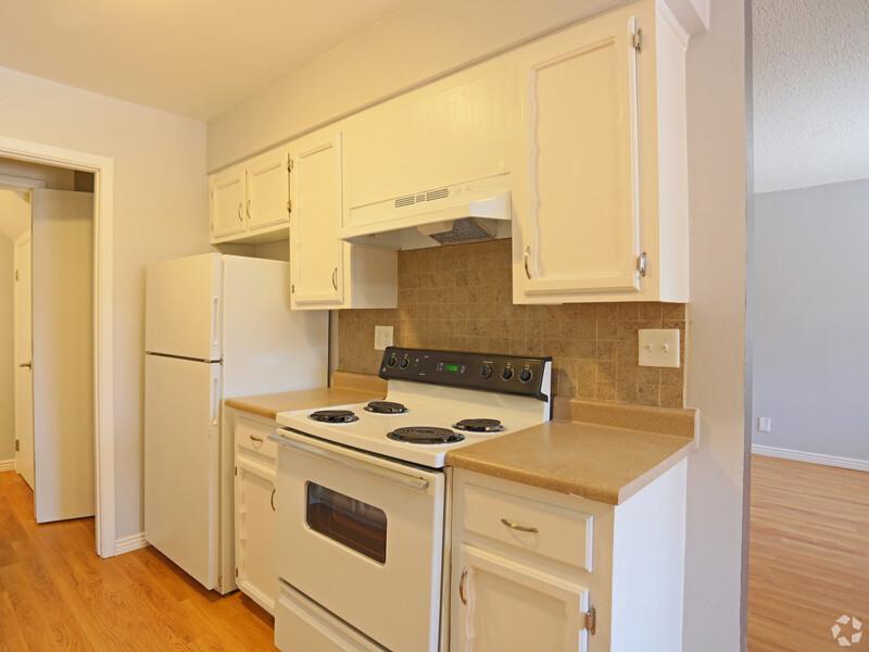 Apartment Kitchen | Chelsea Village Apartments in Albuquerque, NM