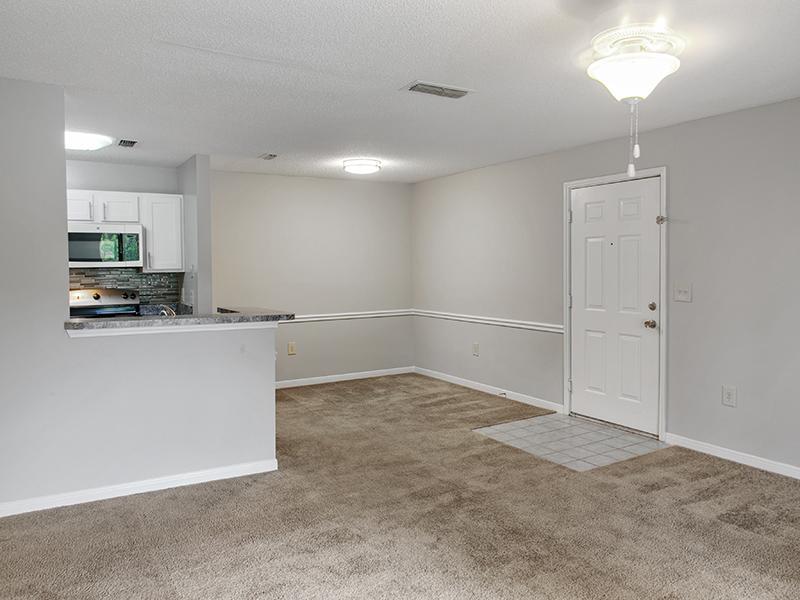 Spacious Living Area | Inverness Lakes Apartments in Mobile, AL