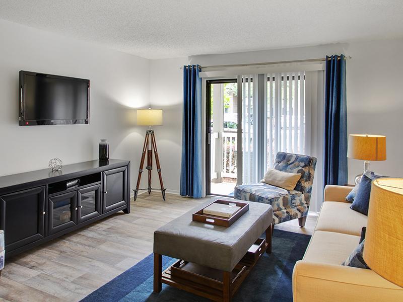 Front Room | Inverness Lakes Apartments in Mobile, AL