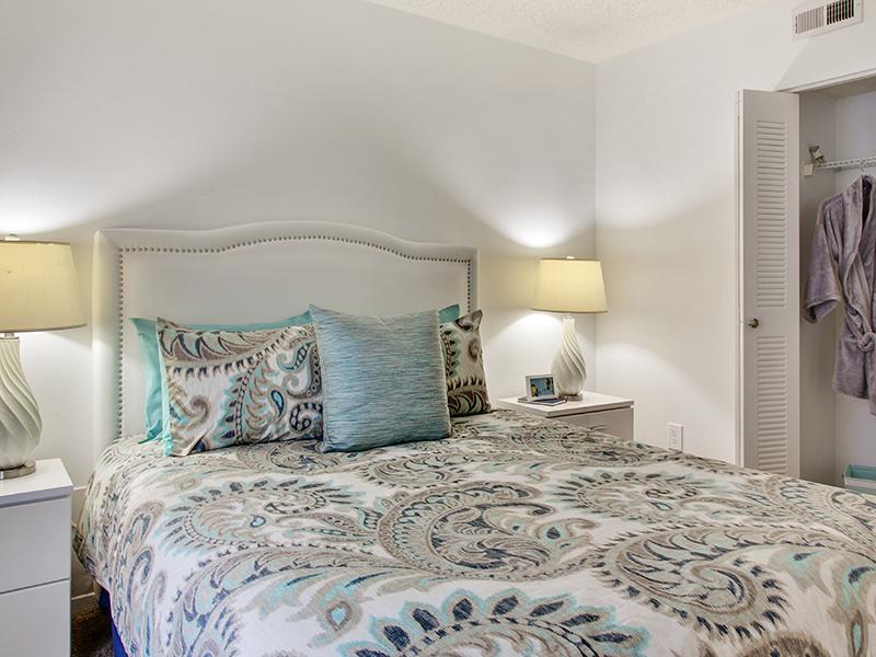 Large Bedroom | Inverness Lakes Apartments in Mobile, AL
