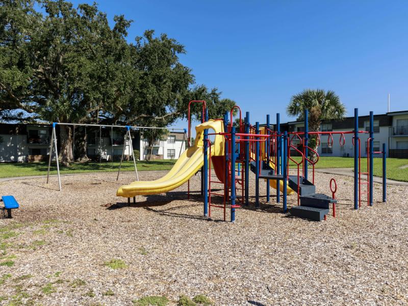 Apartments for Rent in Orlando, FL | Amenities at Lakeshore at East Mil